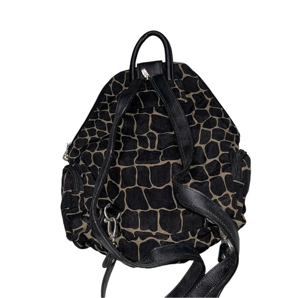 Baggallini Metro Black & Tan Giraffe Print Convertible Backpack Daypack Bag - Picture 6 of 12